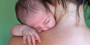 the-newborn-sleeps-on-his-mothers-shoulder-picture-id1061486498.jpg