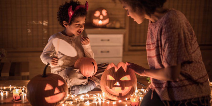 halloween decorating with kids