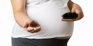 pregnant-woman-hand-palm-holding-a-hairs-and-a-comb-picture-id1208429475.jpg