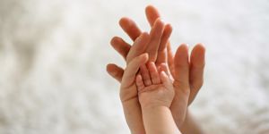 father-holding-hands-of-his-wife-and-their-little-cute-daughter-picture-id988525896.jpg
