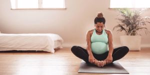 pregnant mum doing yoga 